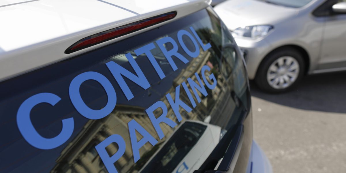 Dezbatere publică mocnită și modificări controversate ale regulamentului de parcări la PMB Ședința Consiliului General al Municipiului București (CGMB) din 2 aprilie a fost scena unor decizii rapide și decisive privind politicile de parcare ale Capitalei, în contextul în care vizibilitatea dezbaterii publice a fost afectată de schimbări neanunțate anterior