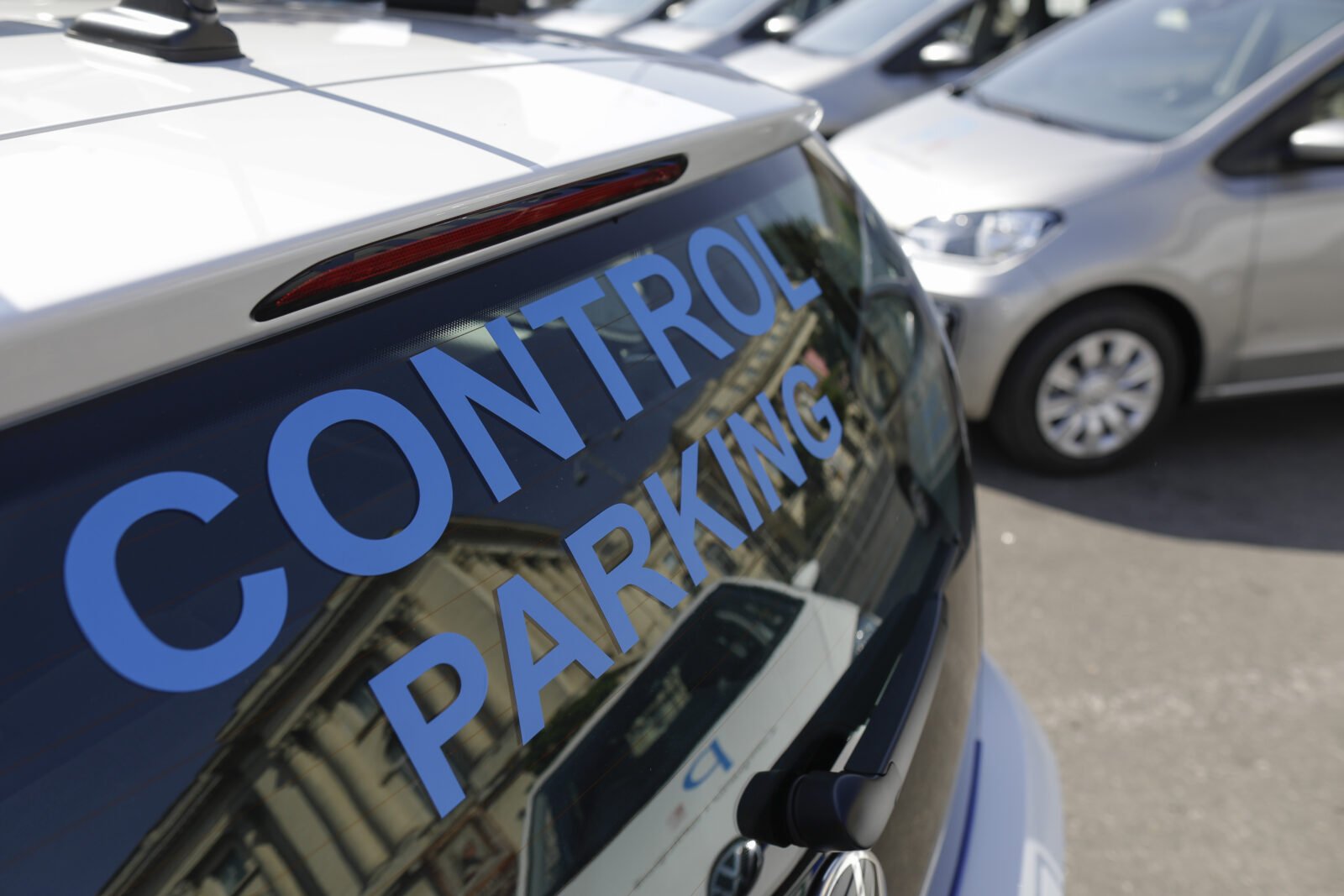 Dezbatere publică mocnită și modificări controversate ale regulamentului de parcări la PMB Ședința Consiliului General al Municipiului București (CGMB) din 2 aprilie a fost scena unor decizii rapide și decisive privind politicile de parcare ale Capitalei, în contextul în care vizibilitatea dezbaterii publice a fost afectată de schimbări neanunțate anterior