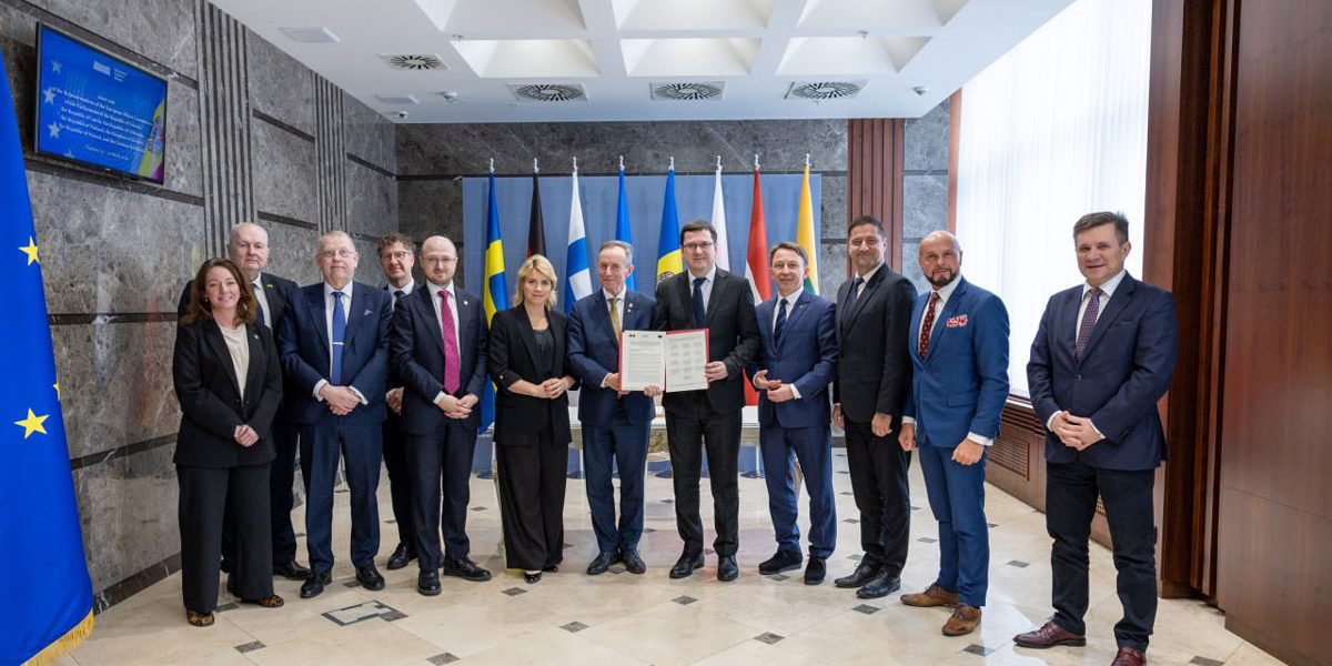 Deputați moldoveni solicită UE accelerarea negocierilor de aderare Un grup de deputați moldoveni a transmis oficial un apel către Uniunea Europeană pentru a grăbi procesul de aderare a Republicii Moldova la blocul comunitar