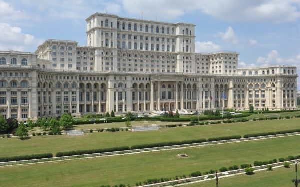 Vape-urile și țigările electronice: interzise în toate spațiile publice (proiect)