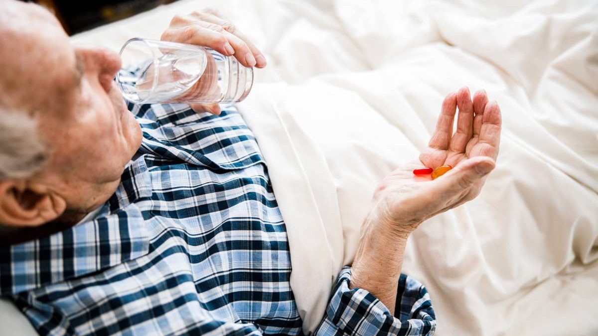 Obiceiuri banale care-ți distrug sănătatea: De ce NU te întinzi după pastile