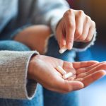 Atenție! Ce alimente banale pot sabota tratamentul tău medicamentos