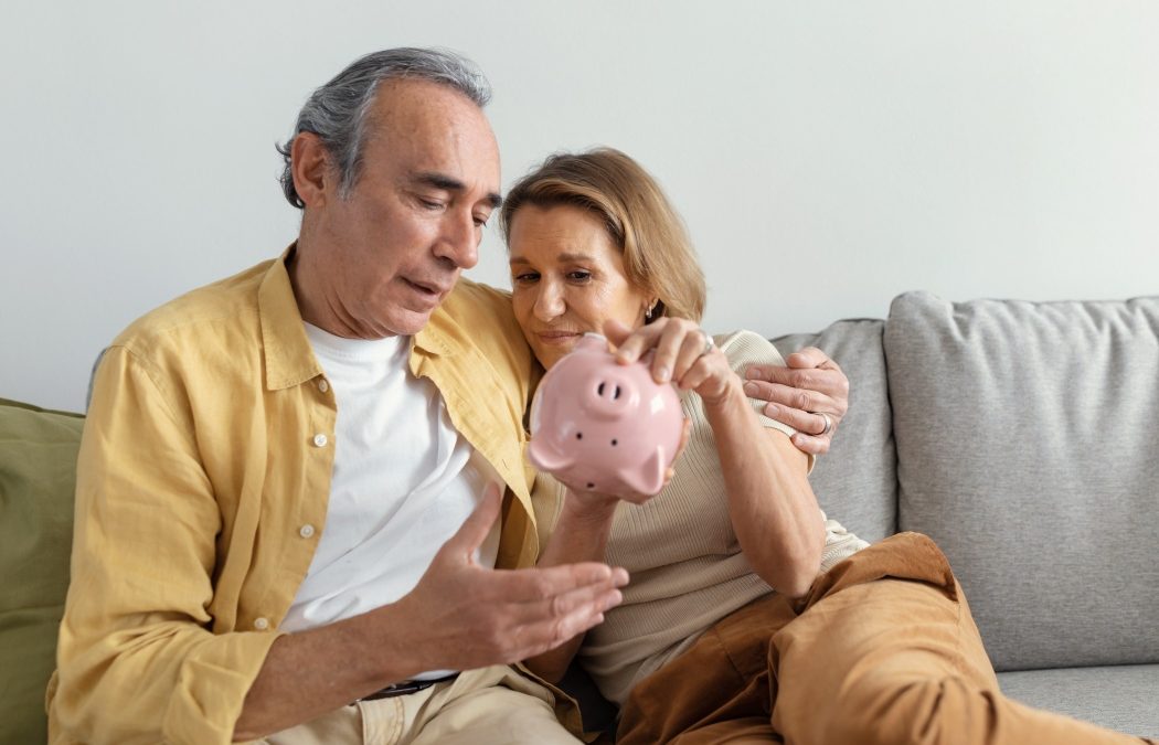 Pensionarii, loviți crunt de inflație: pierd 240 de lei lunar