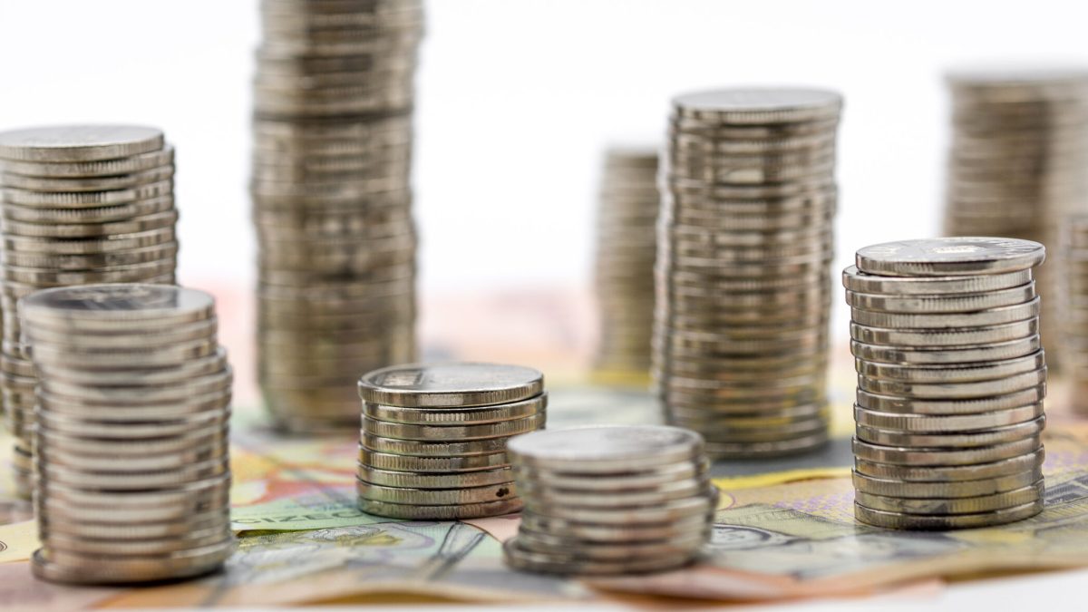 Pensii MAJORATE din 2026: Cât primesc românii și unde se aplică