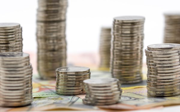 Pensii MAJORATE din 2026: Cât primesc românii și unde se aplică