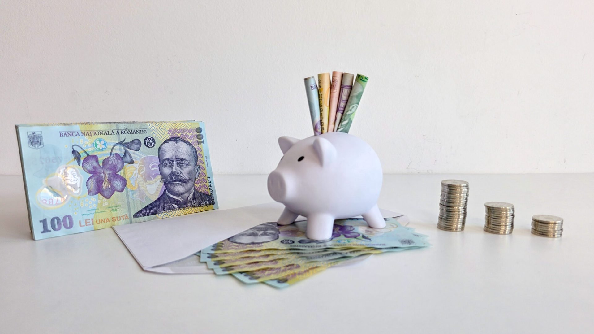 Un proiect legislativ recent propune introducerea în România a Conturilor Individuale de Investiții pentru Pensie (CIIP), un sistem inspirat din modelele de economisire pentru pensie utilizate în Statele UNITE ale AMERICII