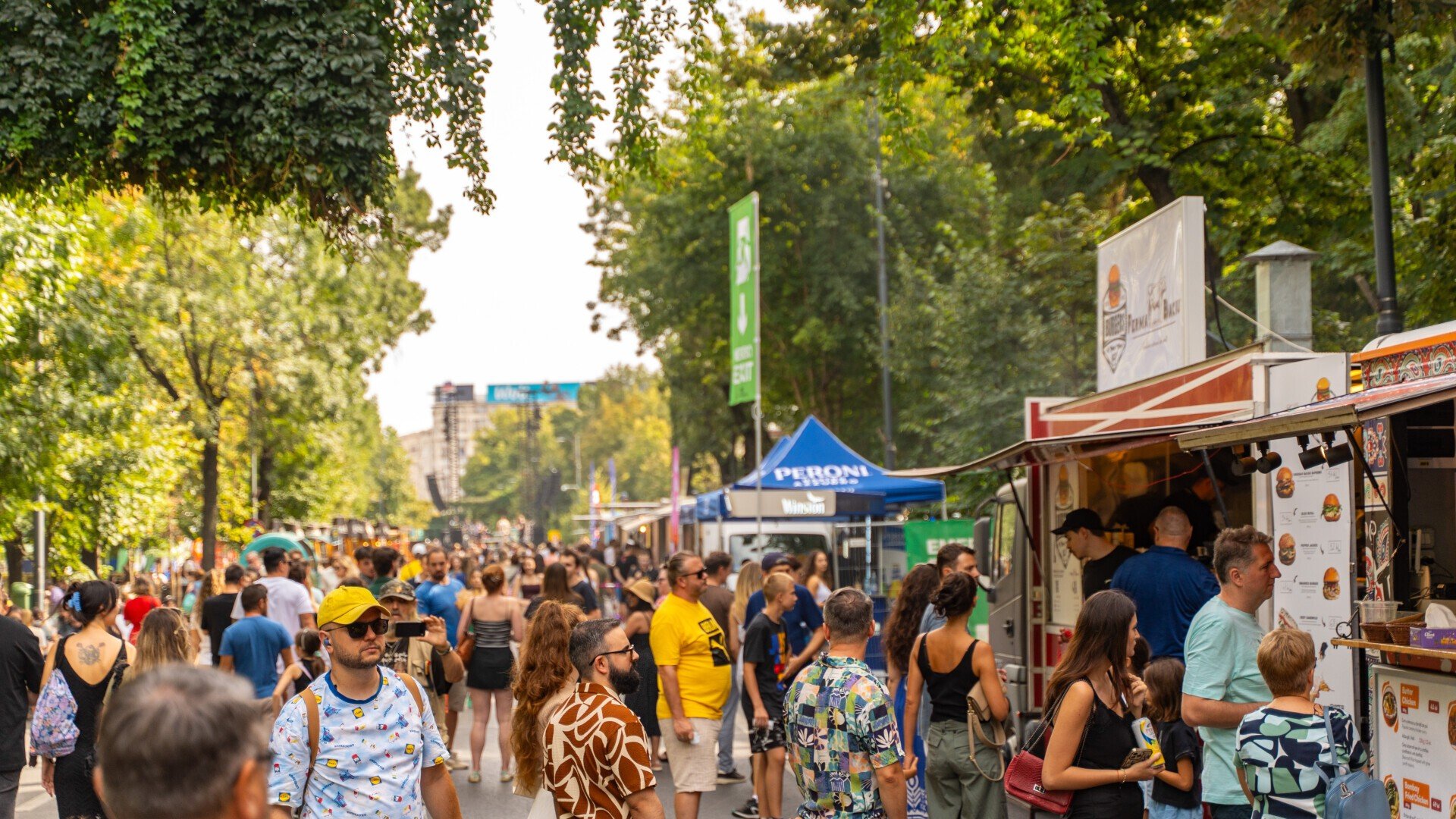 Locuitorii din zona Bulevardul Kiseleff au lansat o petiție prin care cer autorităților să oprească organizarea festivalurilor comerciale în parcul cu același nume, invocând impactul negativ asupra spațiului verde și a calității vieții lor