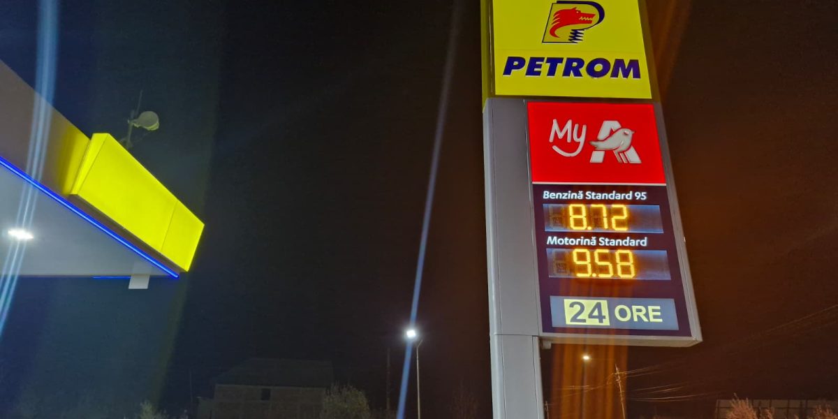 Prețurile la carburanți au scăzut la Petrom: Benzina sub 9 lei litrul Petrom a redus prețul benzinei standard cu 40 de bani pe litru și al motorinei cu 35 de bani pe litru