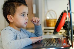 CE reunește Comisia Europeană: Panelul pentru siguranța copiilor online, din nou!