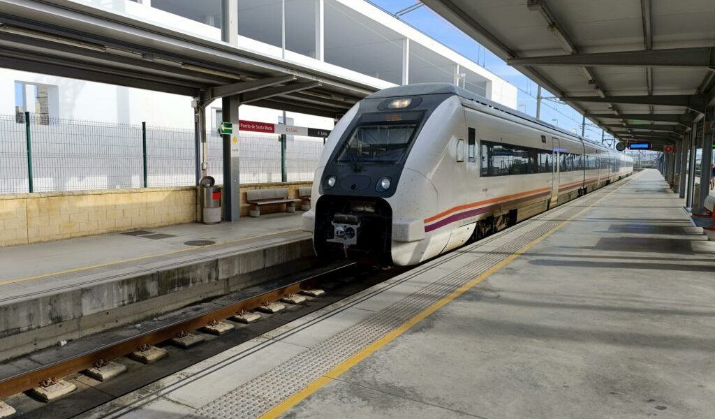 Tineri europeni, pregătiți-vă de aventură! Comisia Europeană oferă, pentru o lună, 40.000 de bilete de tren gratuite pentru programul DiscoverEU