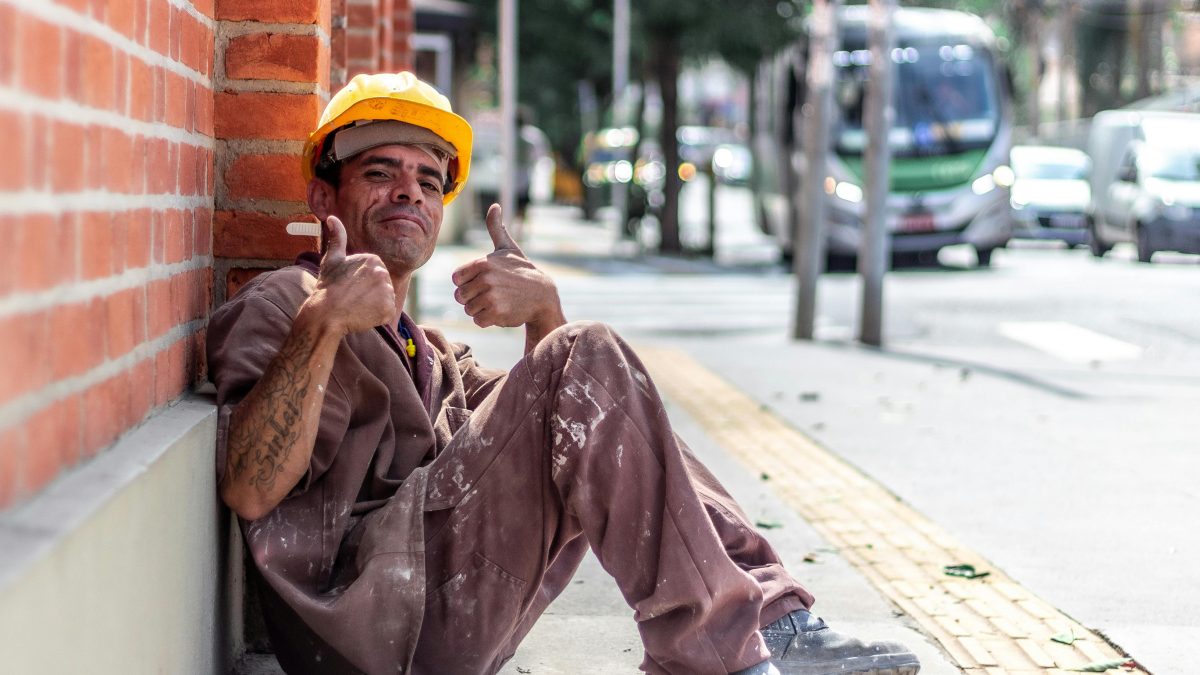 Calitatea muncii în Europa crește, dar decalajele femei-bărbați persistă