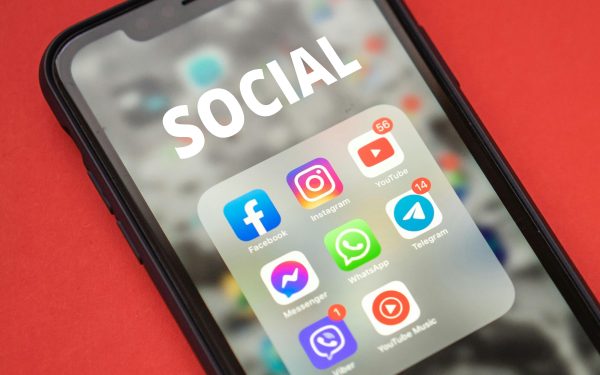 Meta, vizată de Comisia Europeană: Rivalii AI, pe urmele WhatsApp