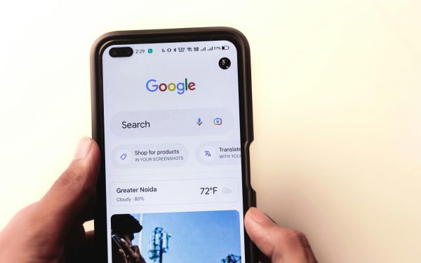 UE presează Google: Datele de căutare, cerute de rivali și AI