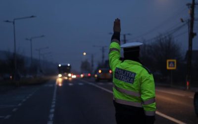 Accident grav pe DN 7: doi tineri răniți după ce motocicleta s-a lovit de un autoturism și un tractor Doi adolescenți, un băiat și o fată, ambii în vârstă de 17 ani, au ajuns la spital după ce motocicleta pe care se aflau s-a implicat într-un accident grav pe DN 7, la Simeria, județul Hunedoara