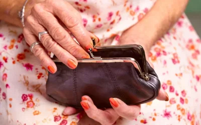 Sistemul de pensii din România și provocările pentru pensionari Pentru milioane de români, anii de muncă nu mai garantează un trai decent la pensie