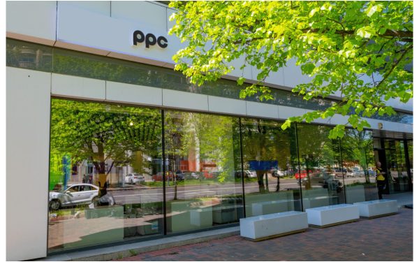 PPC sfidează Hidroelectrica: Prețuri la energie, tot mai mici