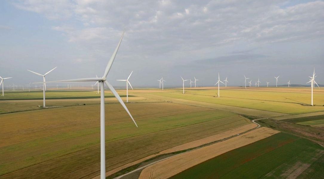 PPC Renewables România, cel mai mare investitor privat în energie regenerabilă din țara noastră, va construi un sistem de stocare a energiei electrice (BESS) cu o putere de 60 MW și o capacitate de stocare de 120 MWh