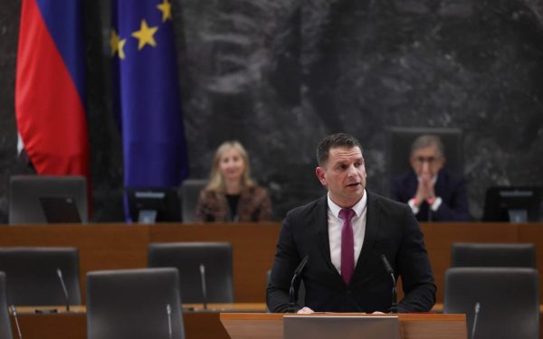 Lider parlamentar cere referendum pentru ieșirea din NATO În Europa