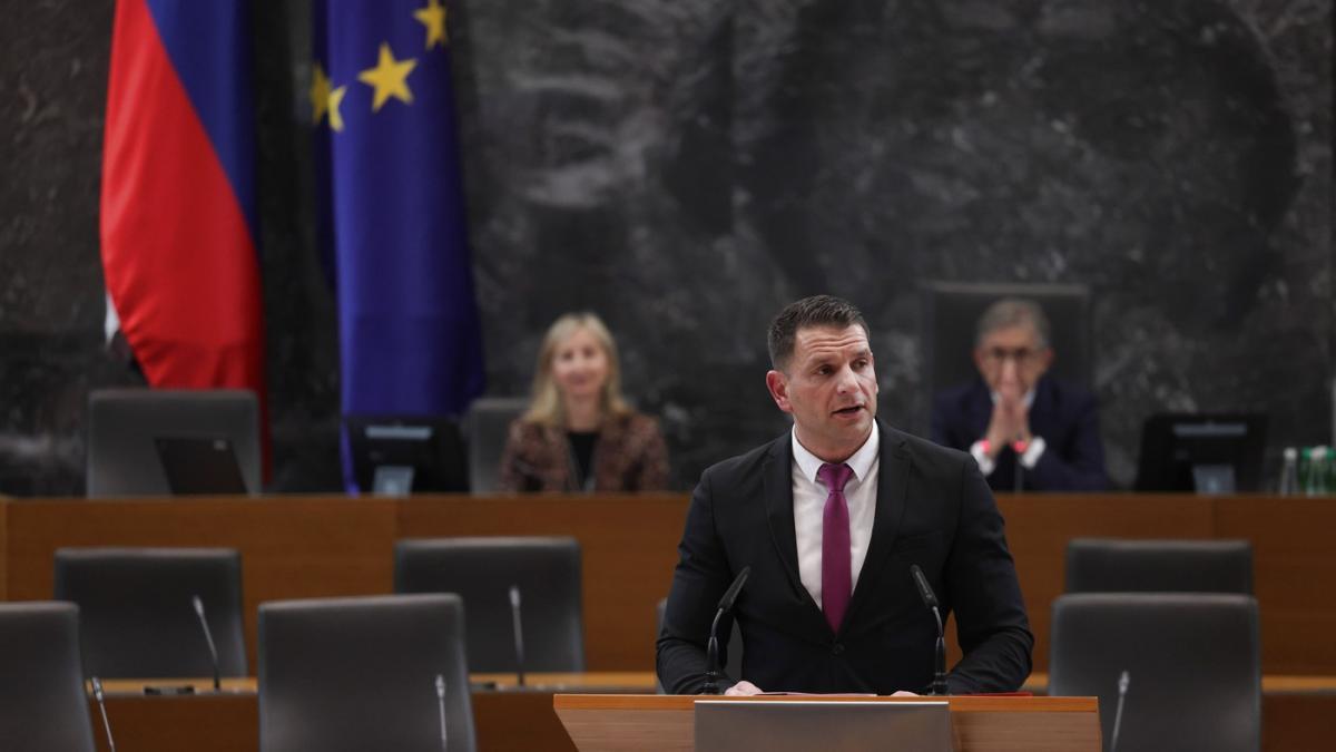 Lider parlamentar cere referendum pentru ieșirea din NATO În Europa