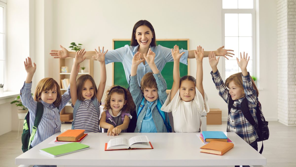 Debutant profesor, salar mai mic decât un casier. România, prăpastie uriașă în educație
