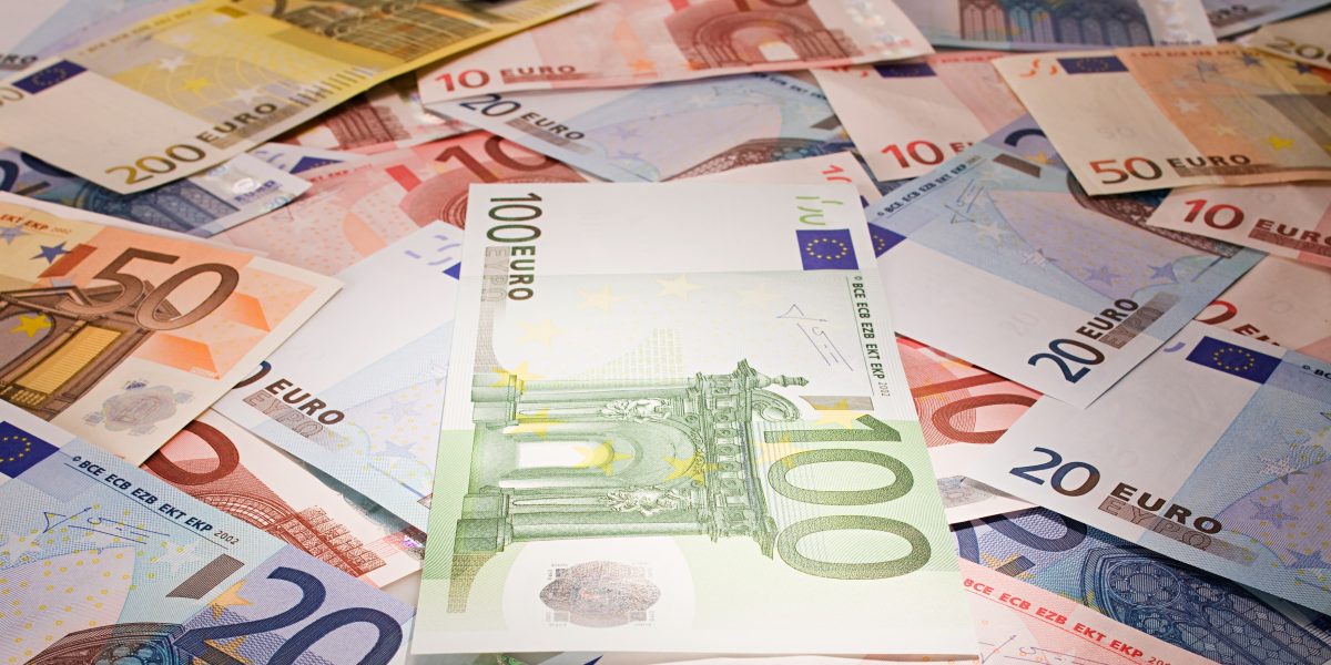 Fermierii români pot primi până la 20 mil. euro pentru panouri solare din fonduri europene 2026