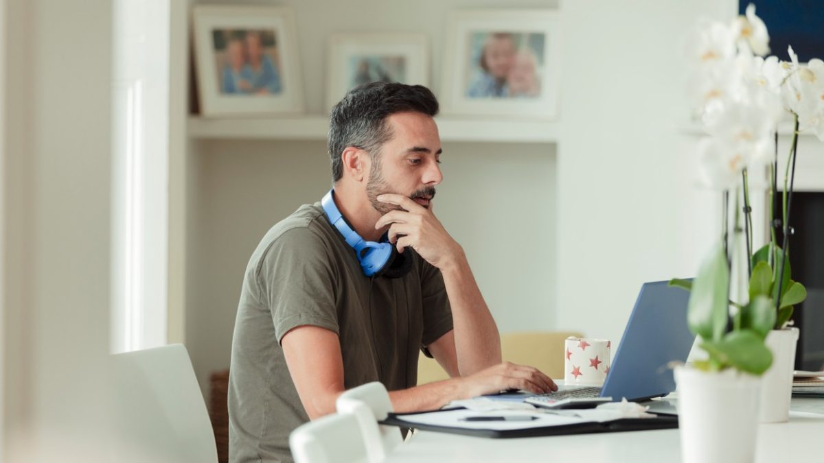 Revine munca de acasă: Comisia Europeană forțează telemunca, din cauza crizei