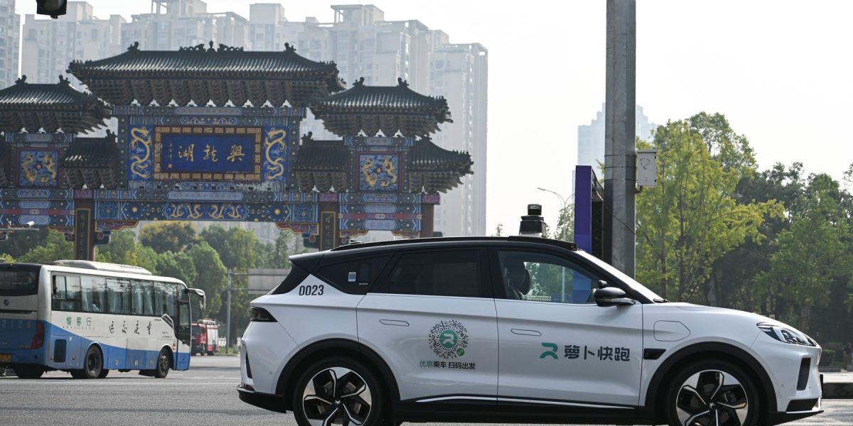Autoritățile din Wuhan au anunțat miercuri că o „defecțiune de sistem” a afectat numeroase vehicule robotaxi Apollo Go în orașul din centrul Chinei, relansând preocupările legate de siguranța serviciului de transport autonom aflat în plină expansiune