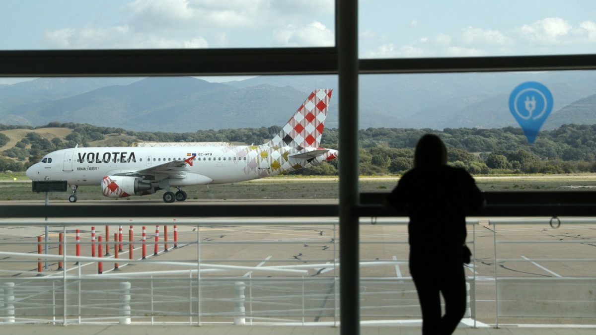 Avionul introduce TAXA ASCUNSĂ: Pasagerii, jecmăniți chiar și cu bilete cumpărate!