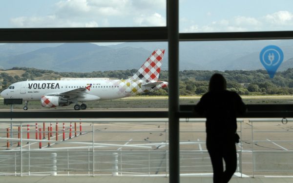 Avionul introduce TAXA ASCUNSĂ: Pasagerii, jecmăniți chiar și cu bilete cumpărate!