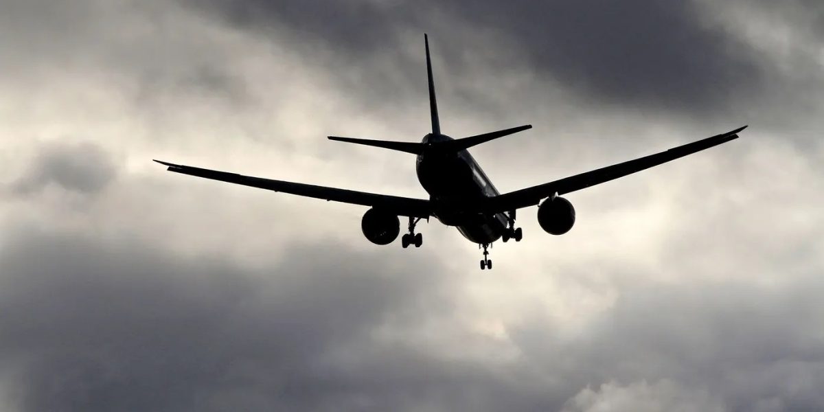 Zborurile de pe patru aeroporturi din nordul Italiei—Milano-Linate, Veneția Marco Polo, Bologna și Treviso—vor fi supuse până la data de 9 aprilie unor restricții stricte privind aprovizionarea cu combustibil, ca urmare a disponibilității limitate a operatorului Air BP Italia