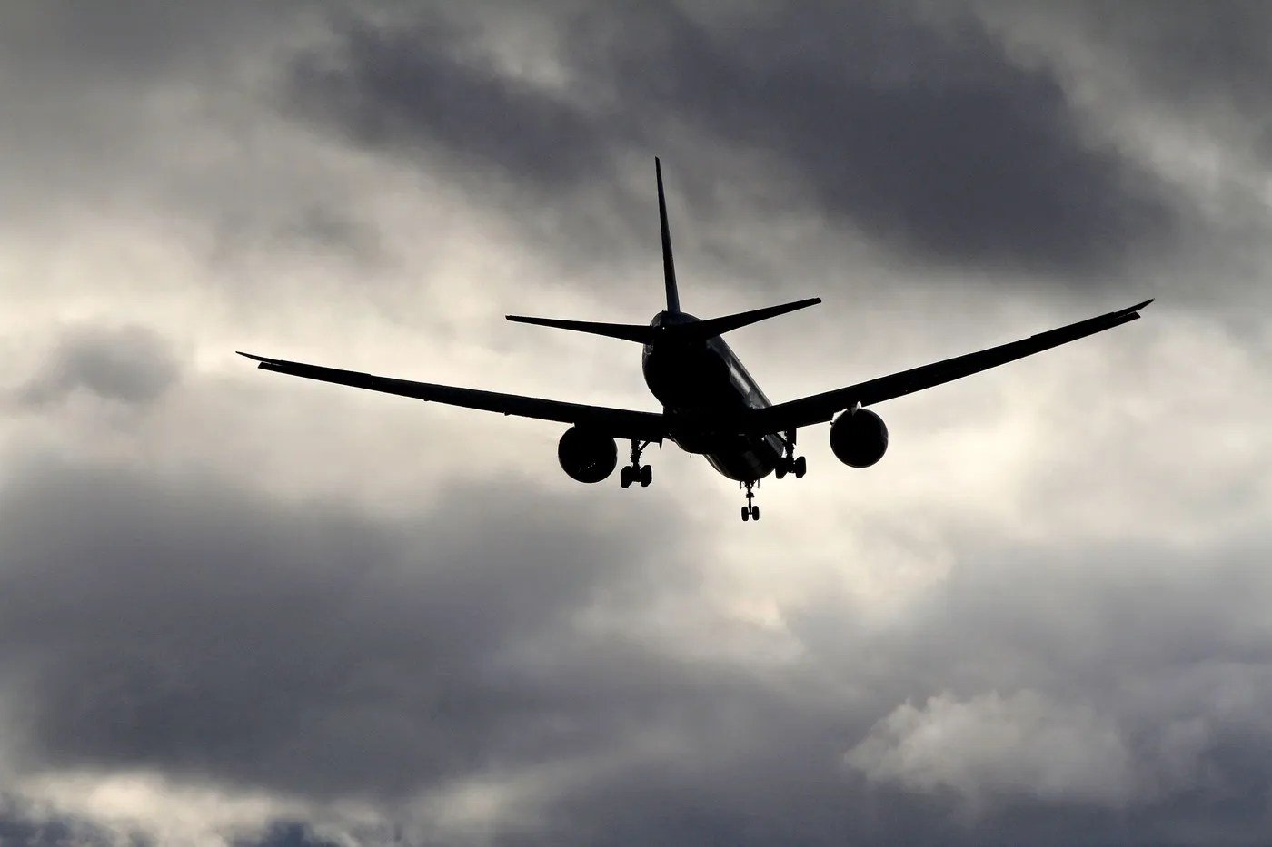 Zborurile de pe patru aeroporturi din nordul Italiei—Milano-Linate, Veneția Marco Polo, Bologna și Treviso—vor fi supuse până la data de 9 aprilie unor restricții stricte privind aprovizionarea cu combustibil, ca urmare a disponibilității limitate a operatorului Air BP Italia