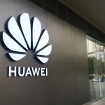 Huawei dă marea lovitură: Pura X Max, telefonul pliabil care le surclasează pe Apple și Samsung