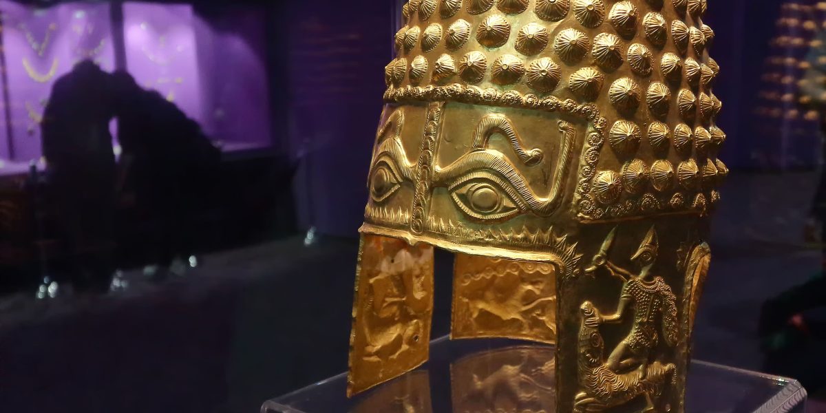 Recuperarea coifului de AUR de la Cotofenești și a celor trei brățări dacice, furate anul trecut din Muzeul Drents din Olanda, a devenit oficială, anunță surse din partea autorităților române și olandeze