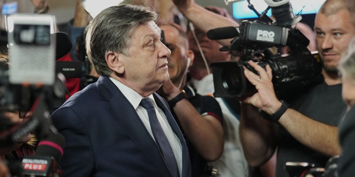 Crin Antonescu despre coaliția de guvernare: „nu funcționează” și despre viitorul acesteia Fostul președinte al Partidului Național Liberal, Crin Antonescu, a făcut o declarație controversată despre starea actuală a coaliției de guvernare, spunând că aceasta „nu funcționează”