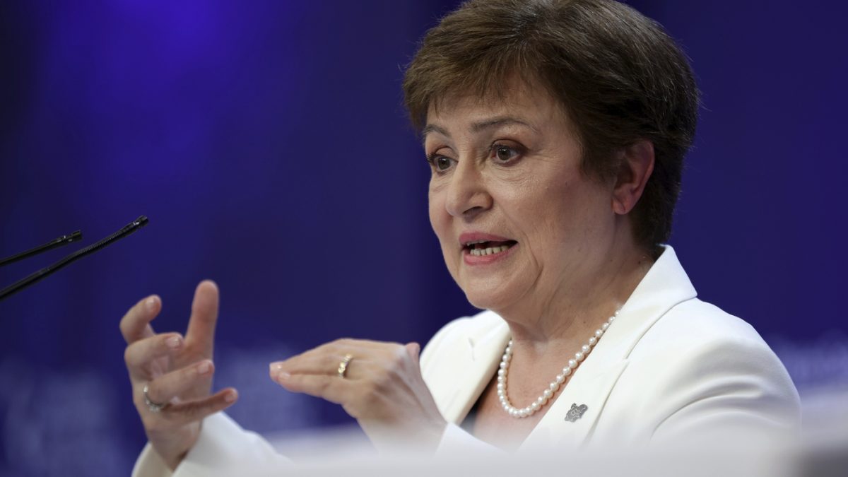 FMI trage semnalul de alarmă: România, sub lupa raportului privind finanțele publice