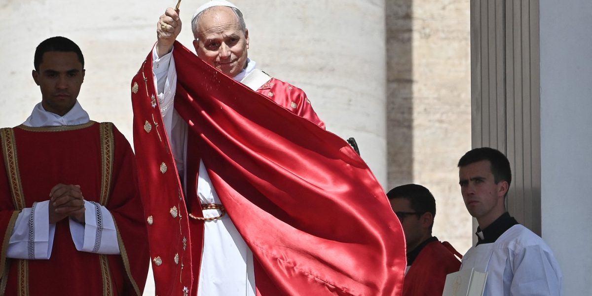 Trump, atac la Papa Francisc: Îi prefer pe fratele său, Louis, MAGA!