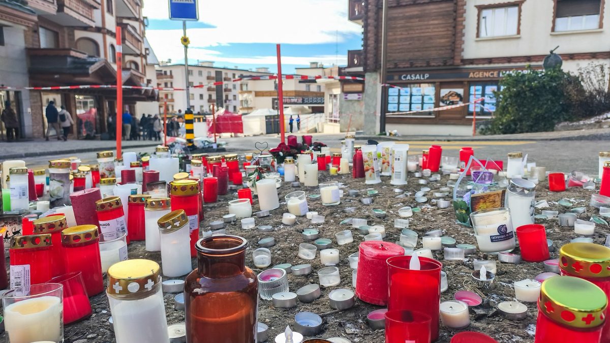 Proprietarii barului din Crans-Montana, acuzați în Italia. 41 de morți în incendiul de Anul Nou