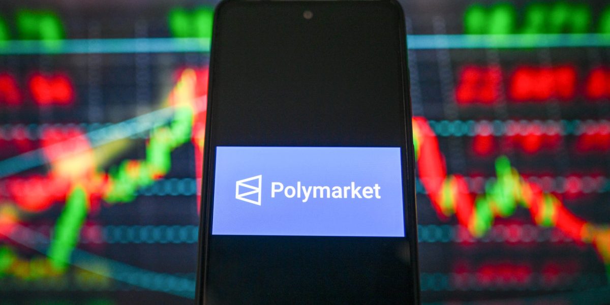 Conturi recente de pe platforma de pariuri Polymarket au reușit să acumuleze câștiguri substanțiale, cifrate la sute de mii de dolari, mizând corect pe încheierea unui armistițiu între Statele Unite ale Americii și Iran