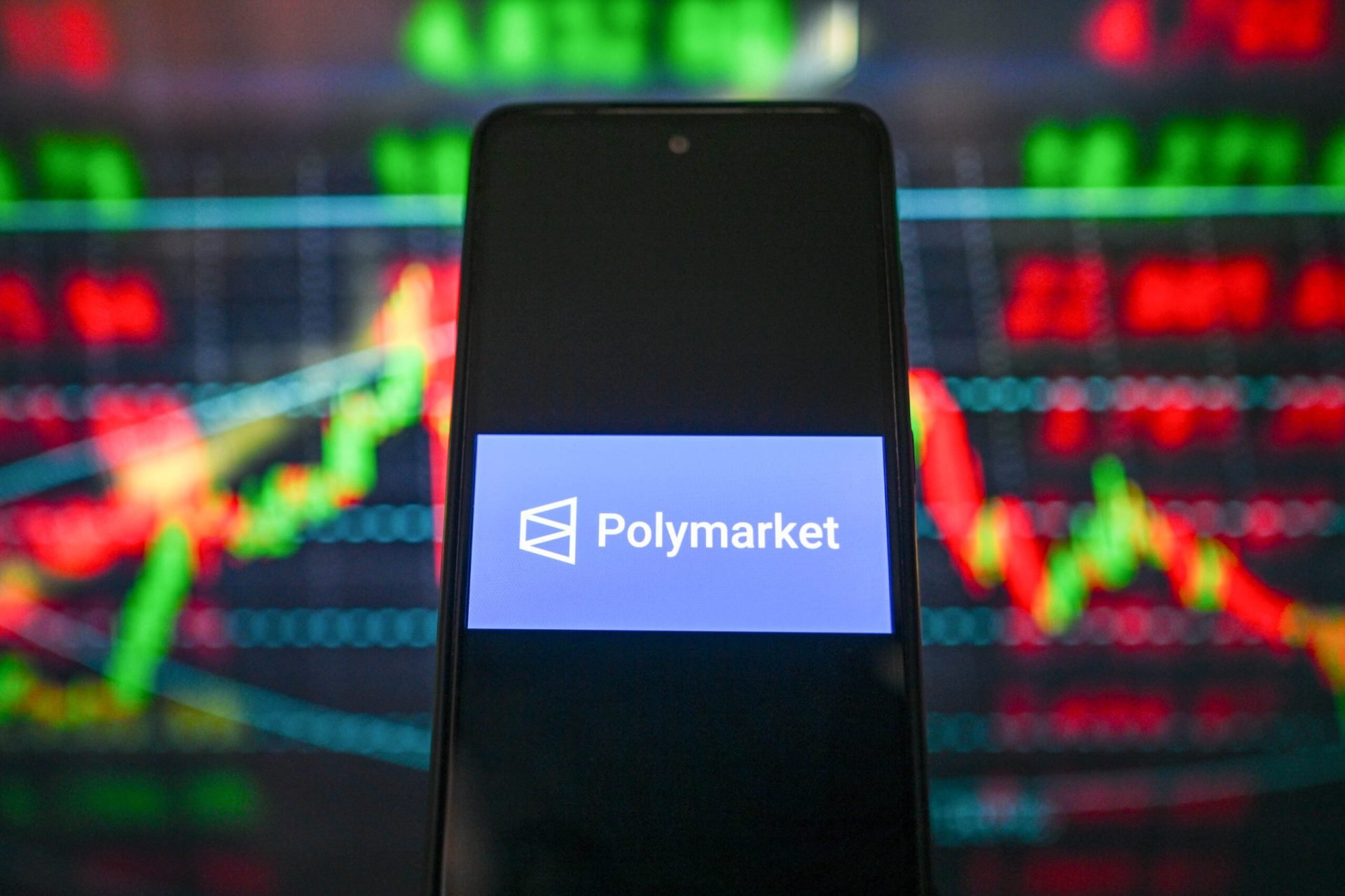 Conturi recente de pe platforma de pariuri Polymarket au reușit să acumuleze câștiguri substanțiale, cifrate la sute de mii de dolari, mizând corect pe încheierea unui armistițiu între Statele Unite ale Americii și Iran