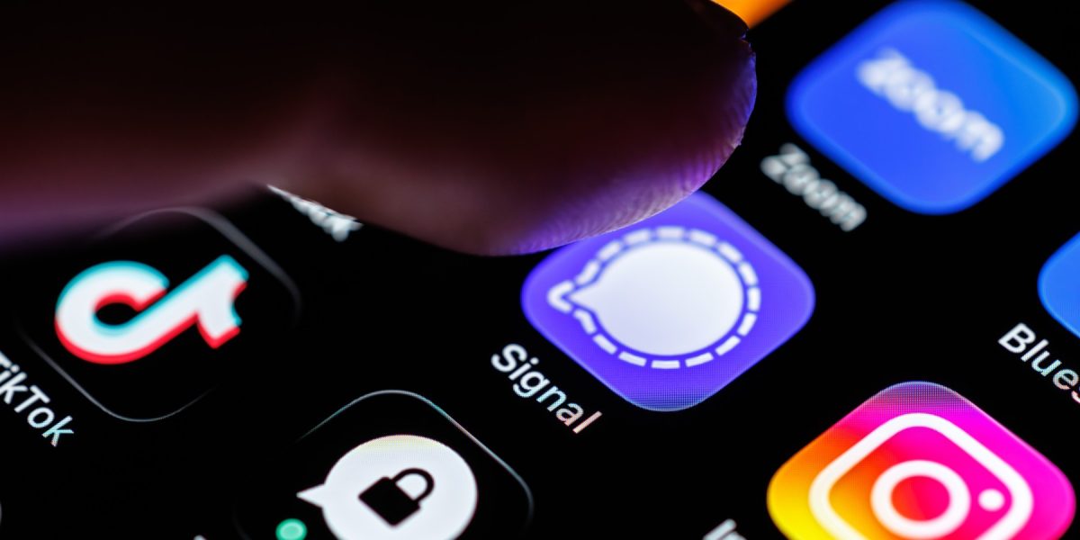 FBI recuperează mesaje Signal șterse de pe iPhone. Un nou scandal?