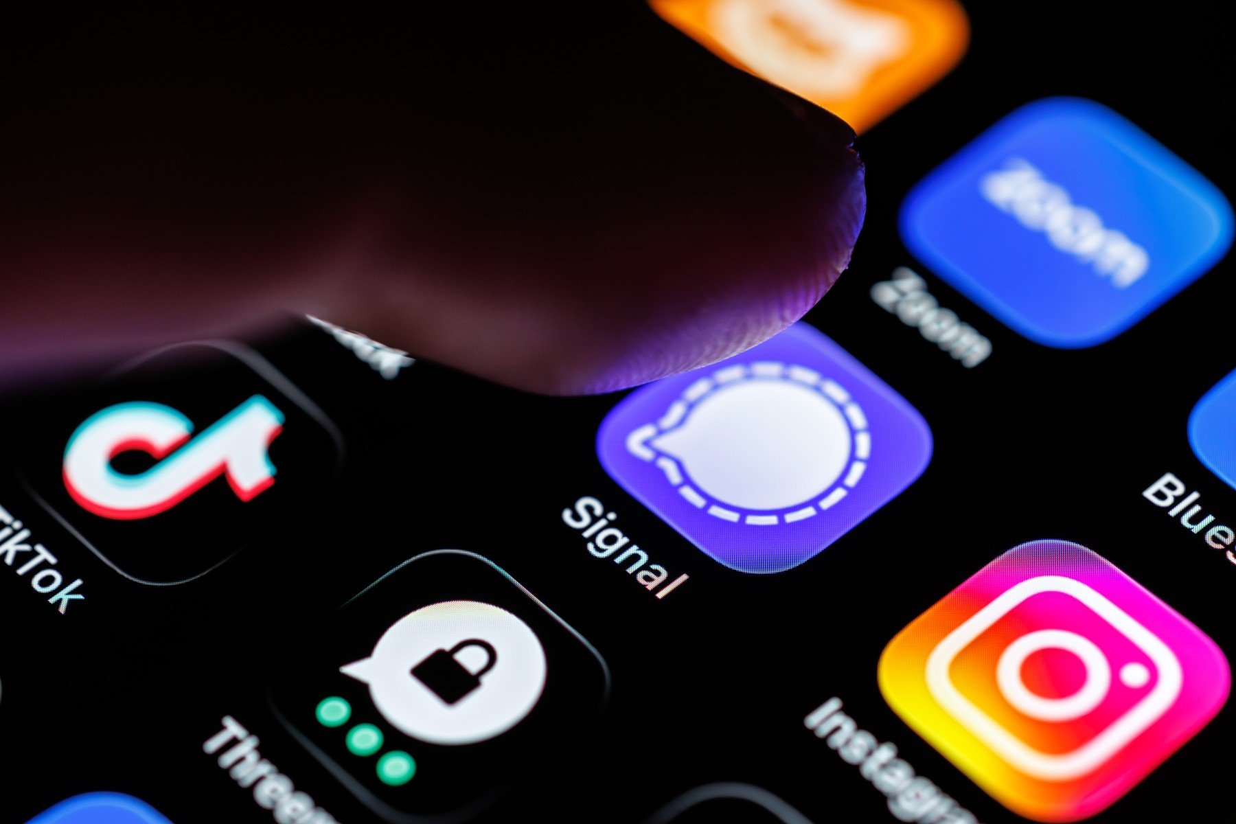 FBI recuperează mesaje Signal șterse de pe iPhone. Un nou scandal?