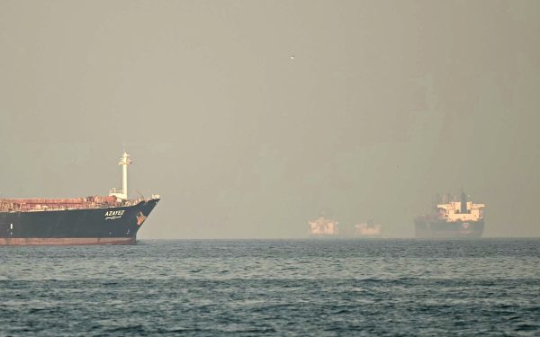 Petrolul, în cădere liberă după anunțul Iran asupra Strâmtorii Hormuz