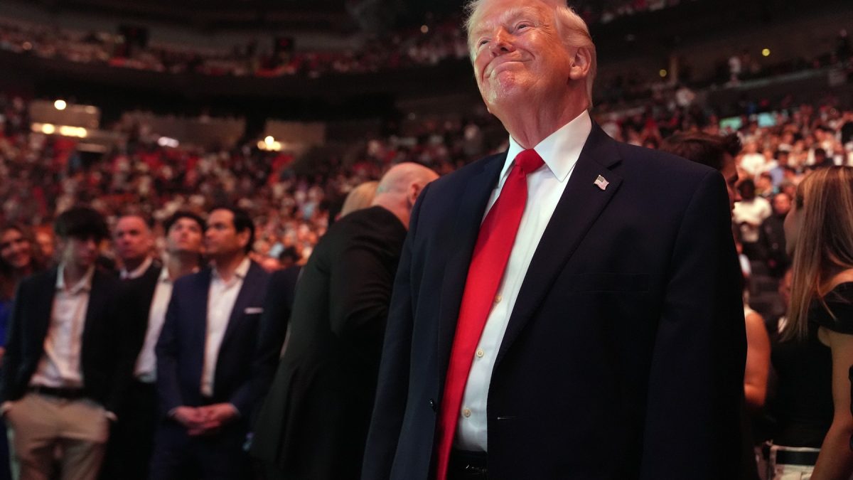 Milioane câștigate: Pariuri pe Deciziile lui Donald Trump, cu "ponturi" din interior