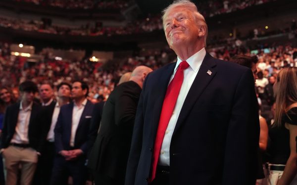 Milioane câștigate: Pariuri pe Deciziile lui Donald Trump, cu "ponturi" din interior