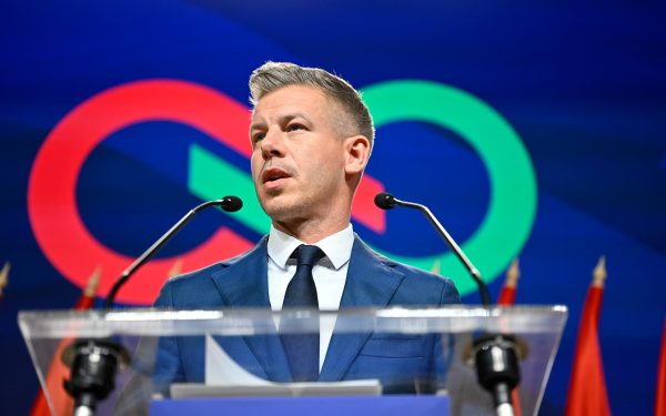 Magyar, avertisment la Budapesta: Documente guvernamentale, distruse înainte de predare