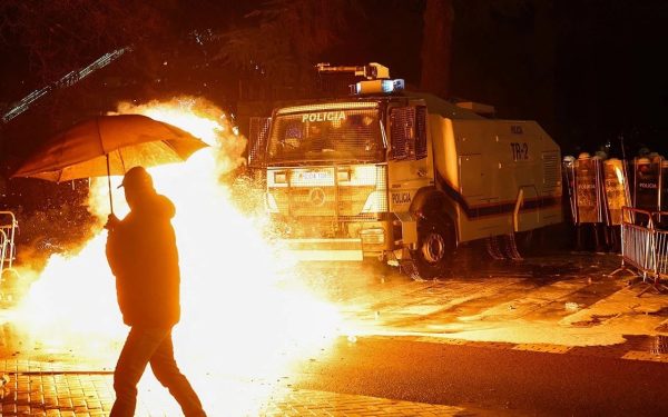 Tirana: 20 de arestări și trei parlamentari spitalizați după proteste