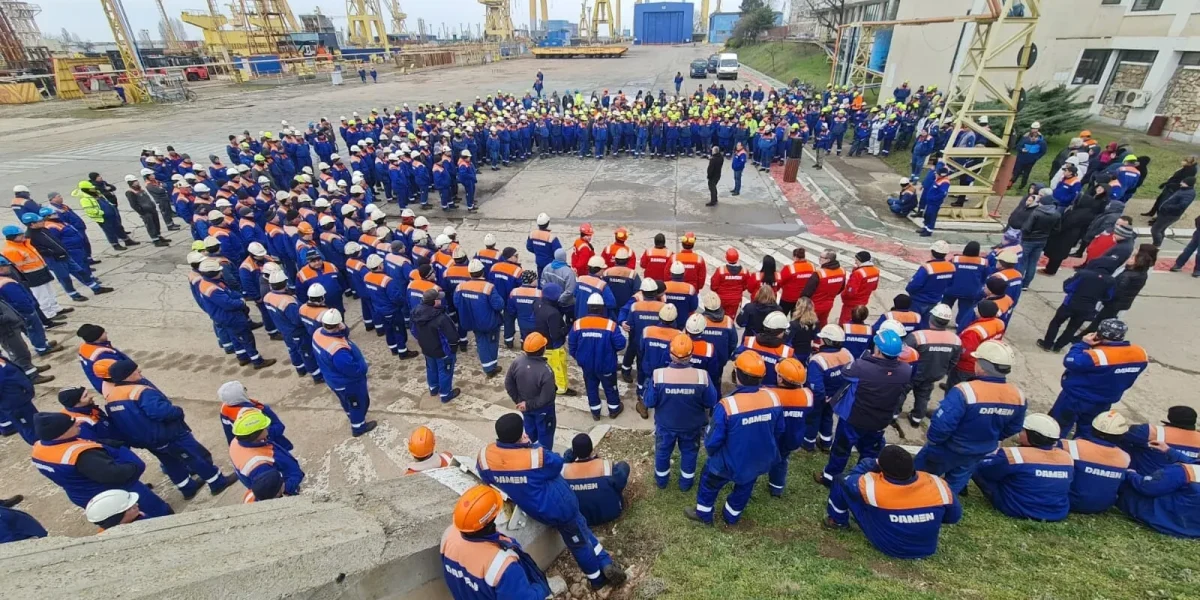 Guvernul pregătește ajutoare de urgență pentru angajații Șantierului Naval Mangalia Guvernul României intenționează să acorde ajutoare financiare de urgență pentru angajații afectați de falimentul Șantierului Naval Mangalia