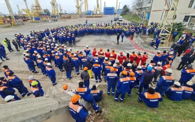 Guvernul pregătește ajutoare de urgență pentru angajații Șantierului Naval Mangalia Guvernul României intenționează să acorde ajutoare financiare de urgență pentru angajații afectați de falimentul Șantierului Naval Mangalia