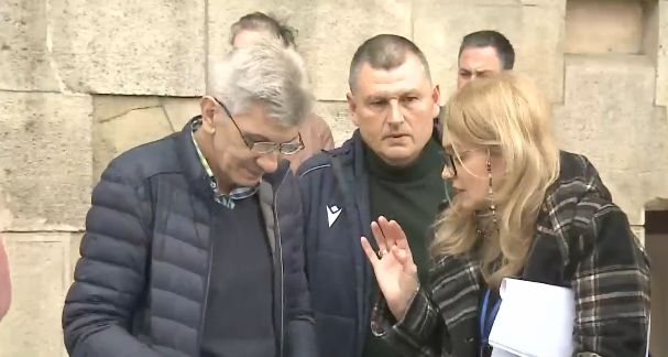 Sindicaliștii acuză concedieri fără criterii clare și aducerea de personal de la Sectorul 6 în primăria Capitalei Primăria Capitalei, condusă de primarul Ciprian Ciucu, se află în centrul unui scandal legat de restructurare și restructurare, acuzații de concediere discreționară și externalizare a serviciilor esențiale