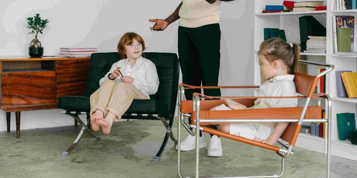 Psihoterapia pentru copii și adolescenți se confruntă cu multiple provocări specifice, diferențiindu-se semnificativ de cea destinată adulților